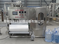 安徽純凈水礦泉水山泉水全自動大桶套袋機(jī)